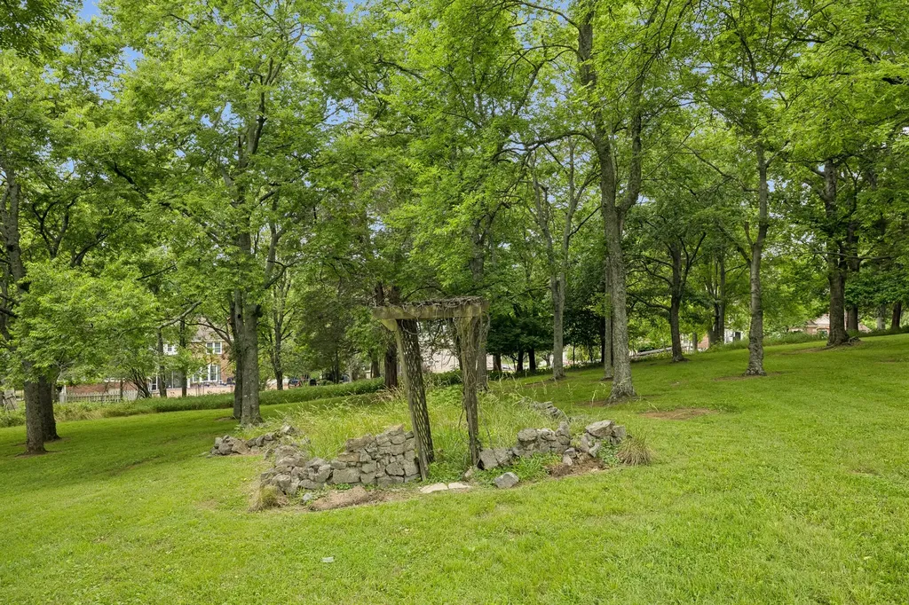 902 W Cynthia Trail Goodlettsville TN 37072