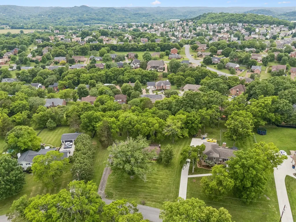 902 W Cynthia Trail Goodlettsville TN 37072