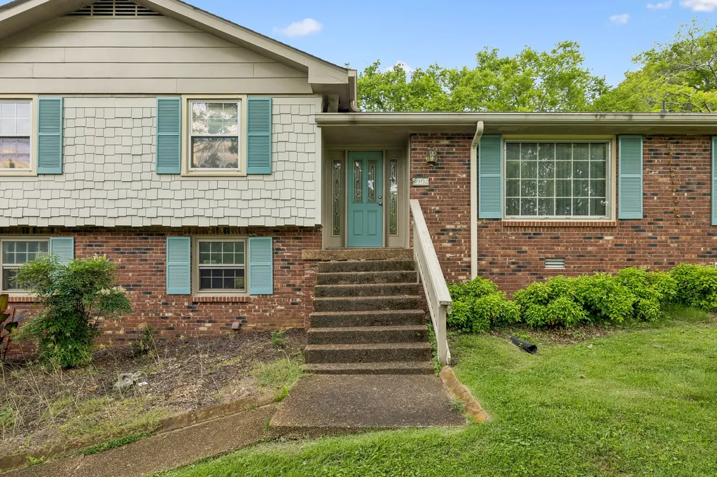 902 W Cynthia Trail Goodlettsville TN 37072