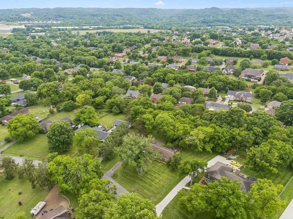 902 W Cynthia Trail Goodlettsville TN 37072