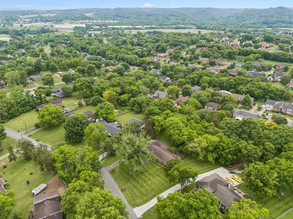 902 W Cynthia Trail Goodlettsville TN 37072