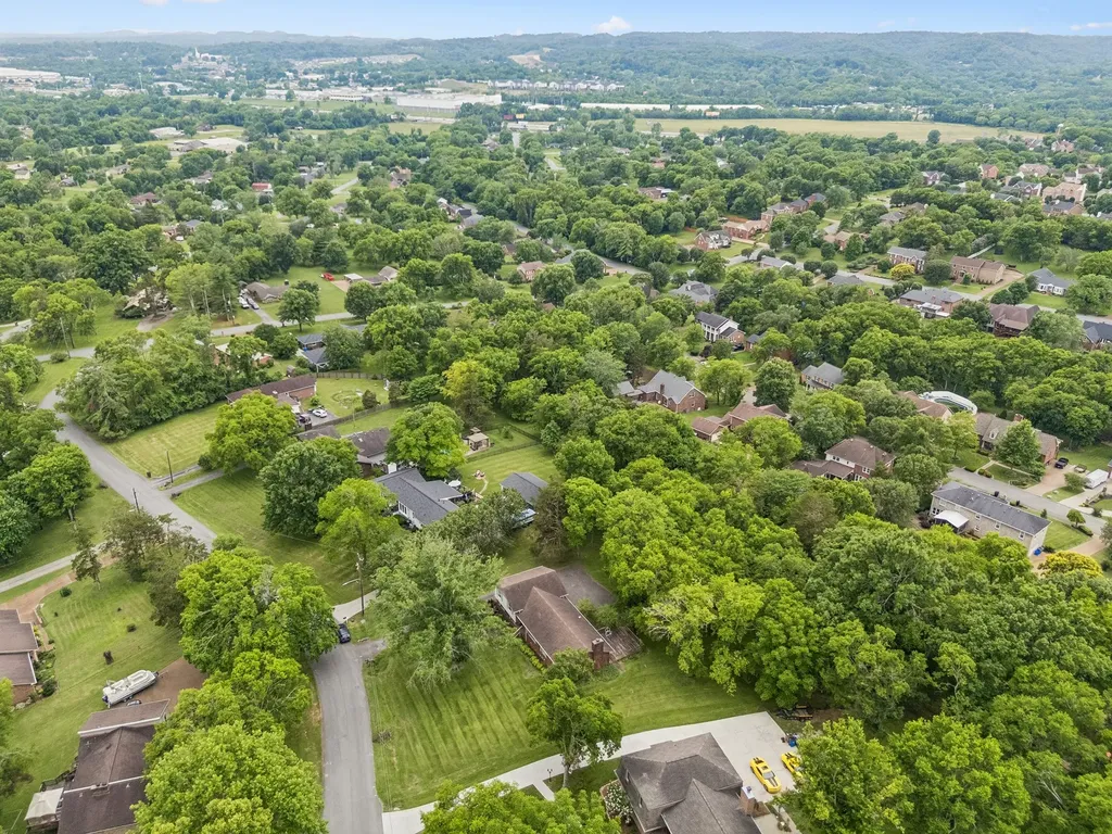 902 W Cynthia Trail Goodlettsville TN 37072