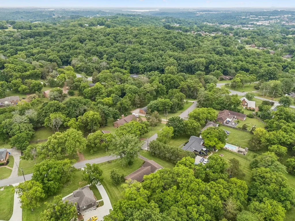 902 W Cynthia Trail Goodlettsville TN 37072