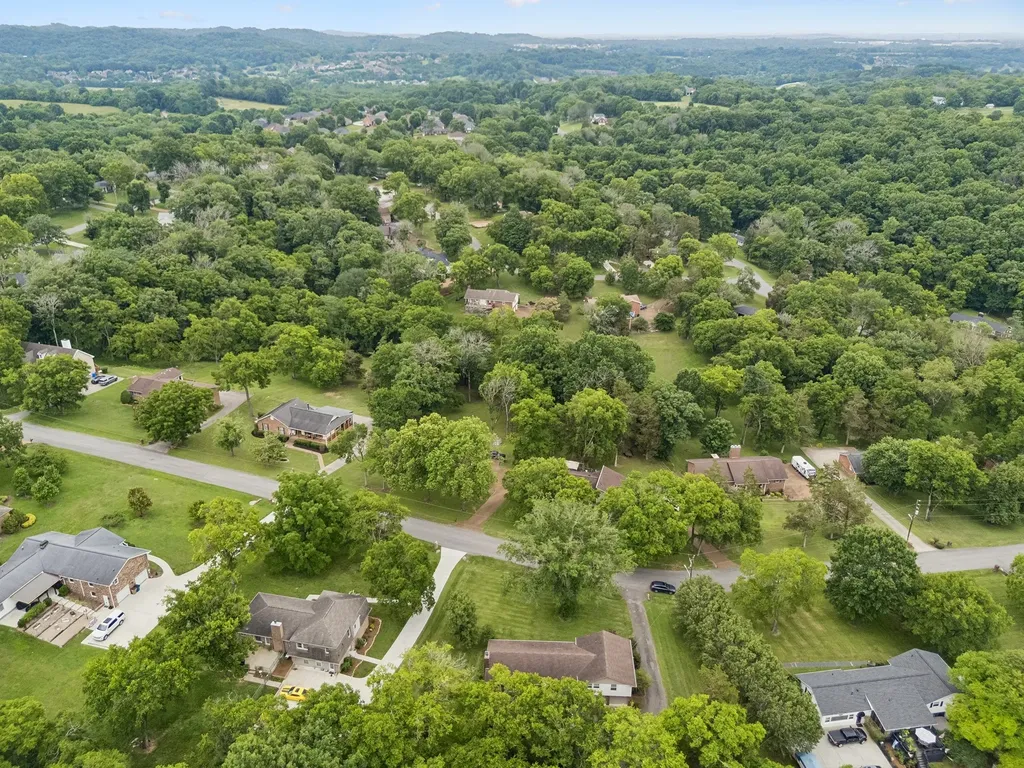 902 W Cynthia Trail Goodlettsville TN 37072