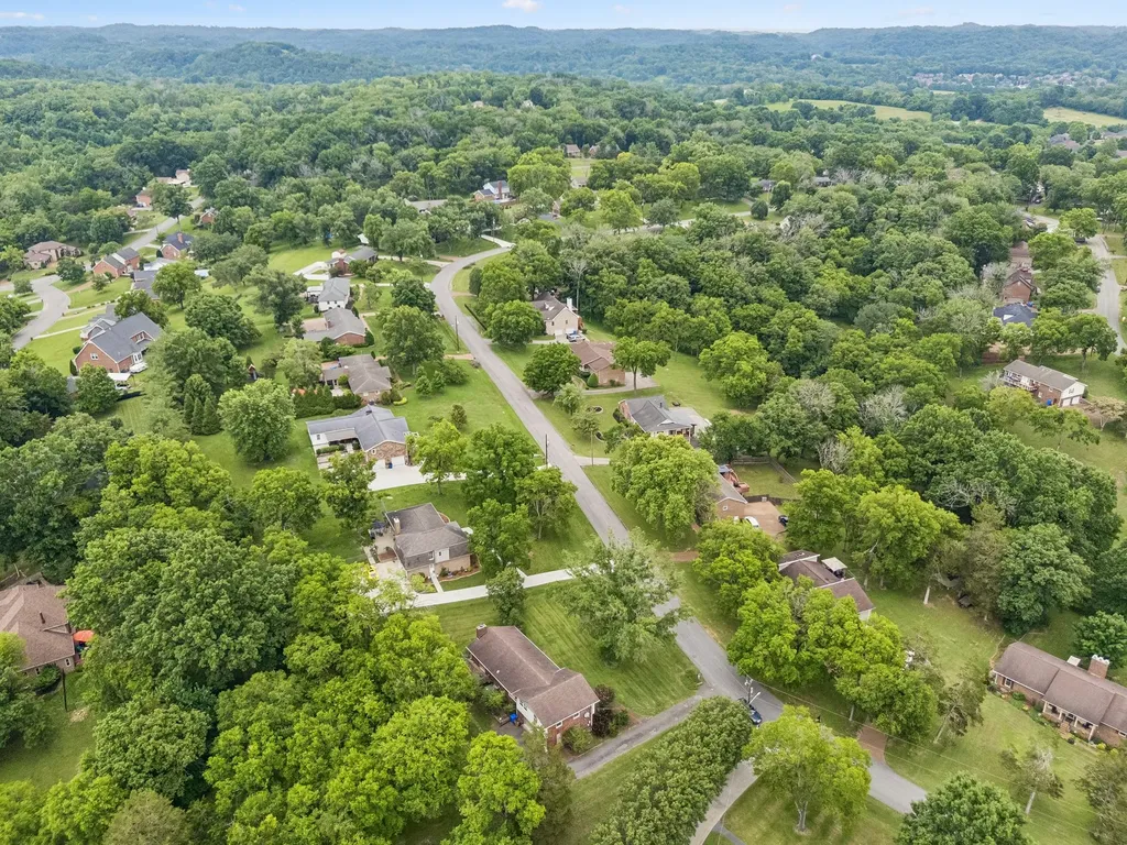 902 W Cynthia Trail Goodlettsville TN 37072