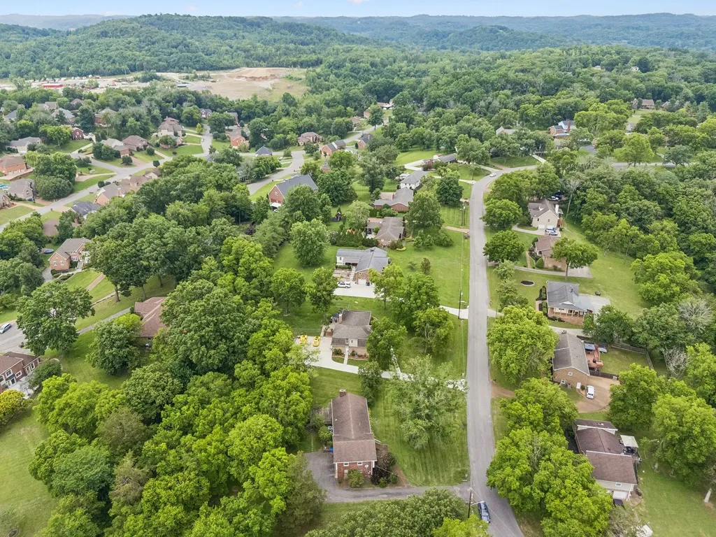 902 W Cynthia Trail Goodlettsville TN 37072