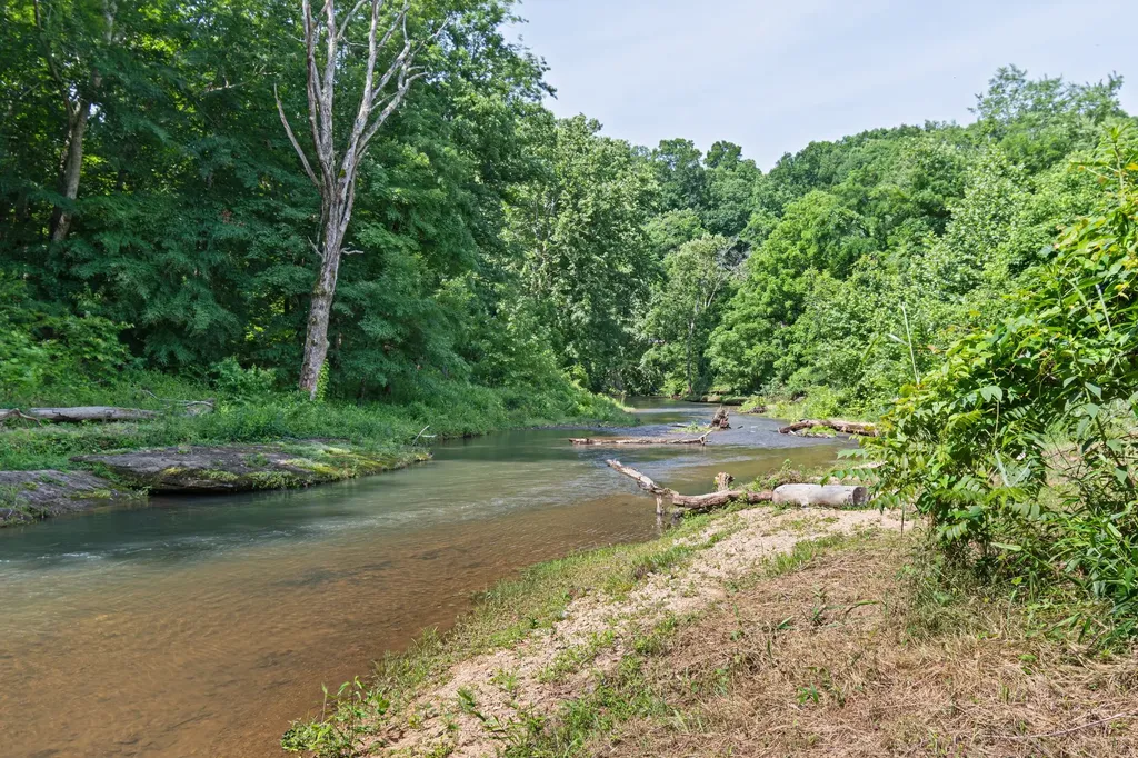 5490 Old Mill Creek Road Nunnelly TN 37137