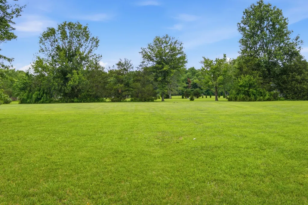 7301 W Cook Road Springfield TN 37172