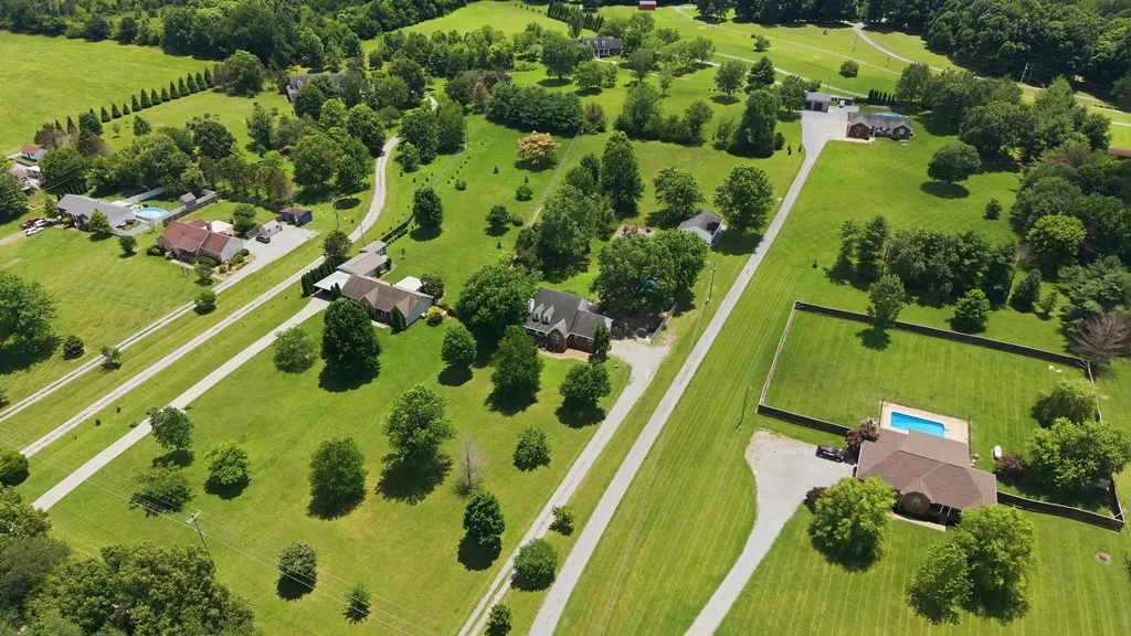 7301 W Cook Road Springfield TN 37172