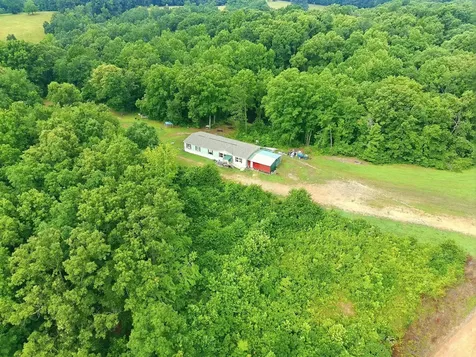 17627 Campbellsville Road Lynnville TN 38472