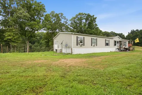 17627 Campbellsville Road Lynnville TN 38472