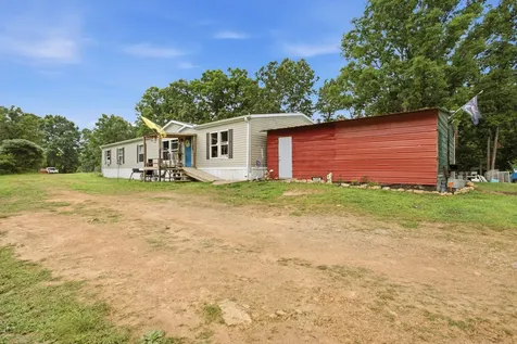 17627 Campbellsville Road Lynnville TN 38472