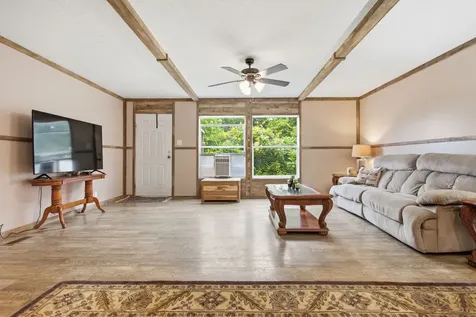 17627 Campbellsville Road Lynnville TN 38472
