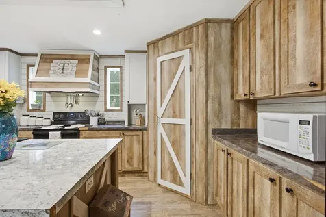 17627 Campbellsville Road Lynnville TN 38472