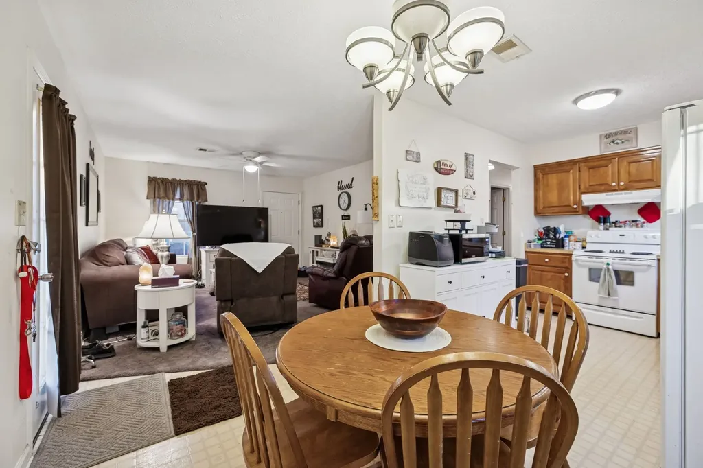 1337 Oaklawn Road Chapmansboro TN 37035