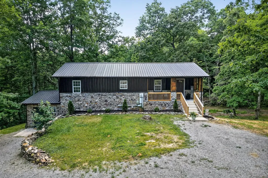 9388 Harrison Ferry Road Mcminnville TN 37110