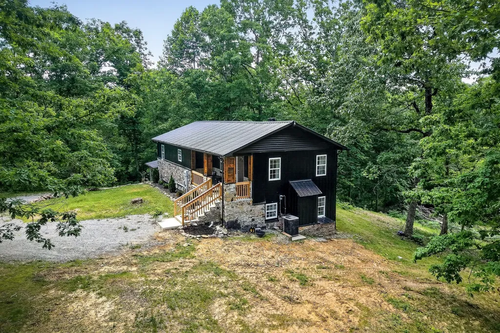 9388 Harrison Ferry Road Mcminnville TN 37110