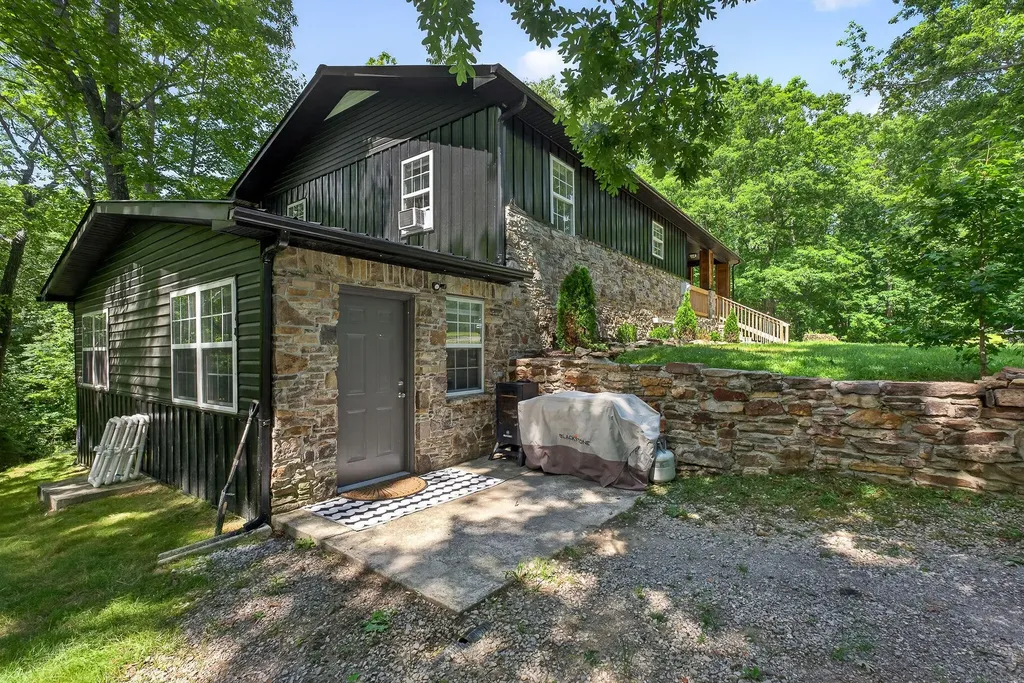 9388 Harrison Ferry Road Mcminnville TN 37110