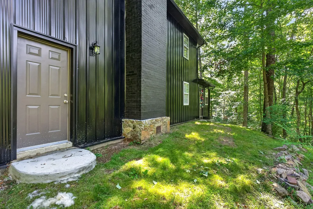 9388 Harrison Ferry Road Mcminnville TN 37110