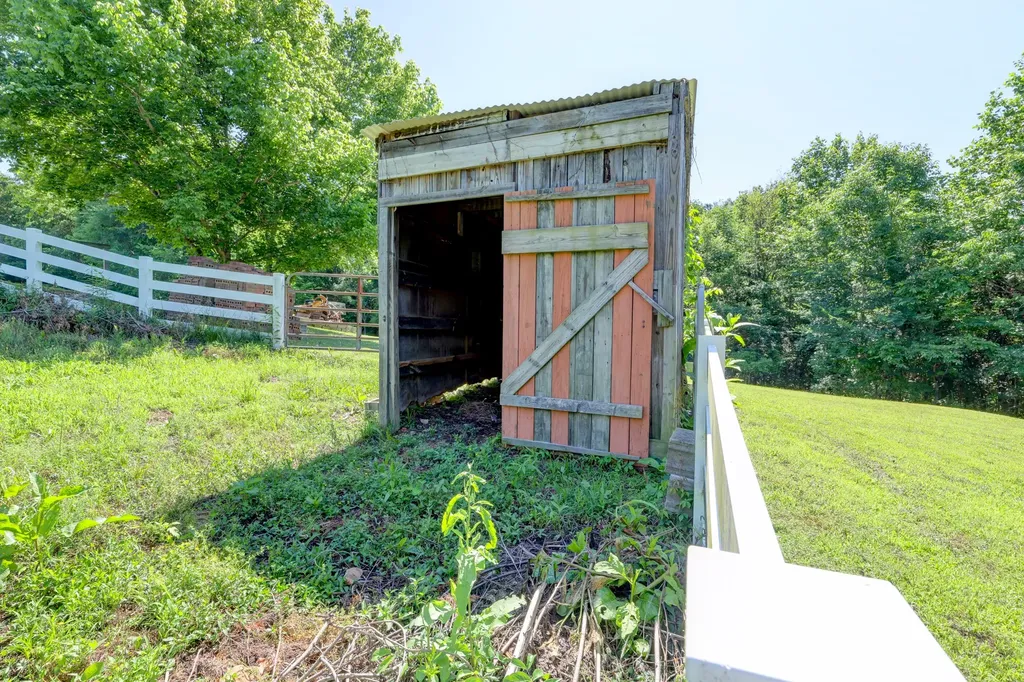 2251 Davidson Graveyard Road Clarksville TN 37043