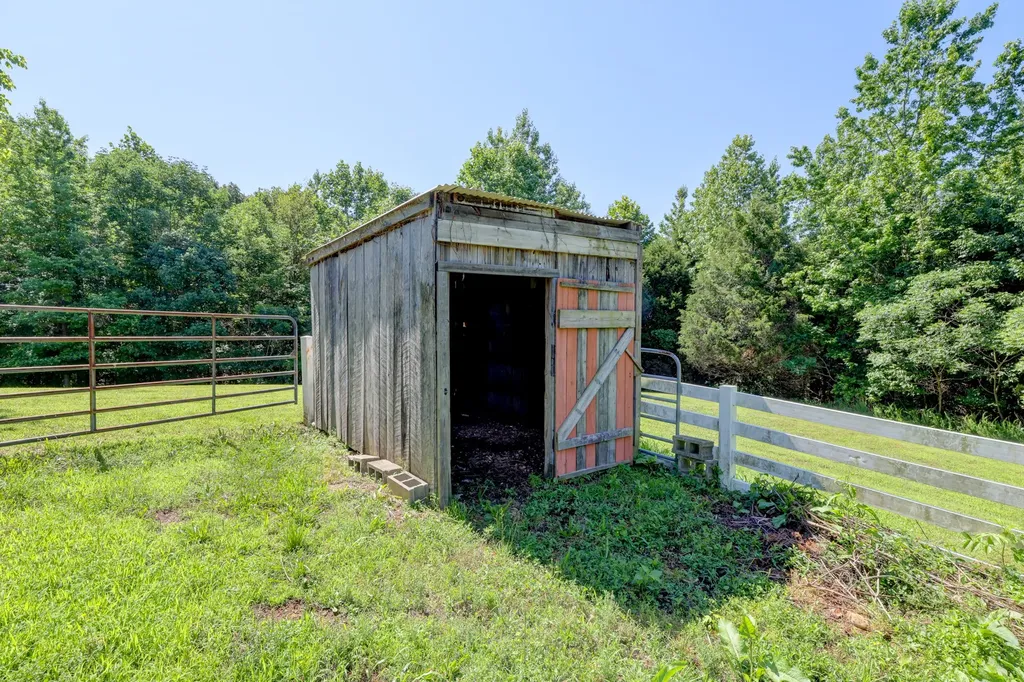 2251 Davidson Graveyard Road Clarksville TN 37043