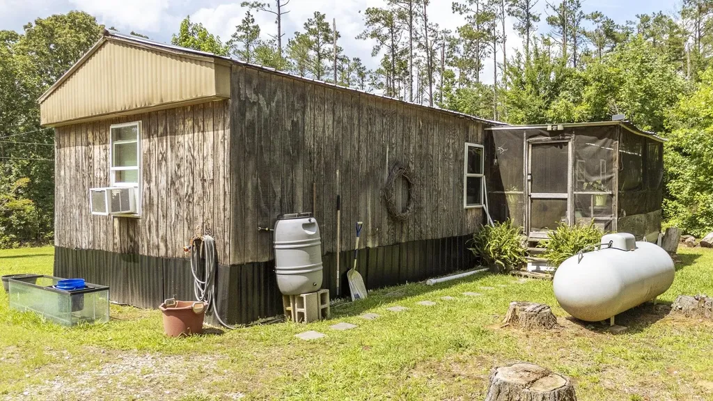 1640 Lick Creek Road Michie TN 38357
