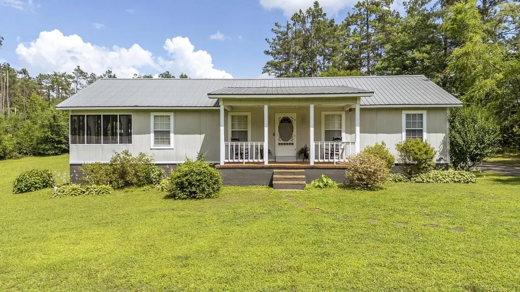 1640 Lick Creek Road Michie TN 38357