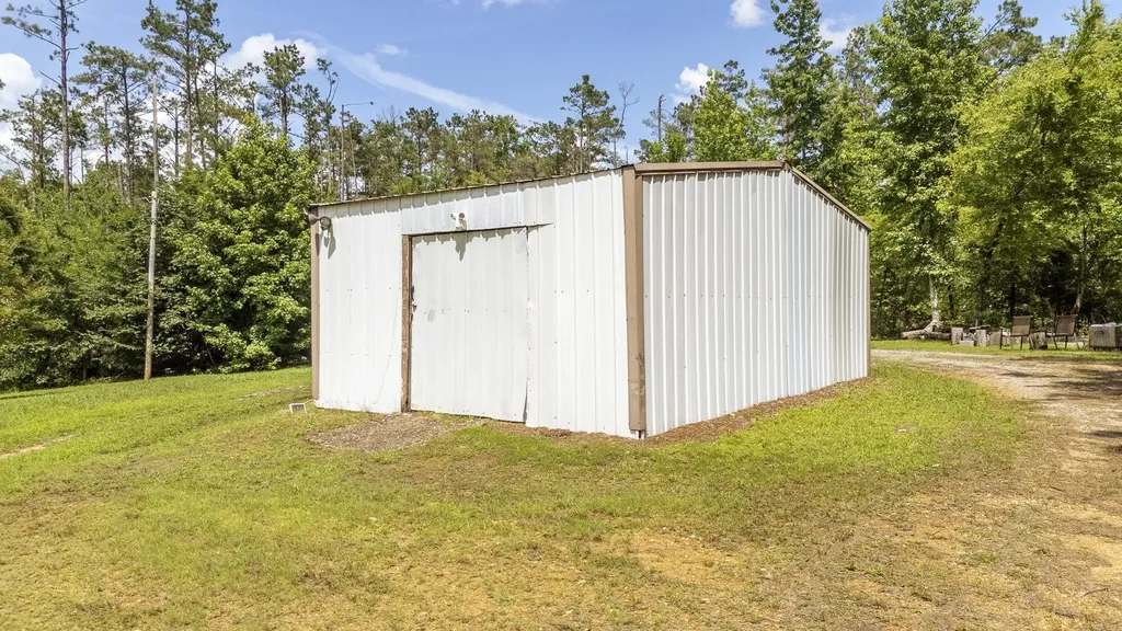 1640 Lick Creek Road Michie TN 38357