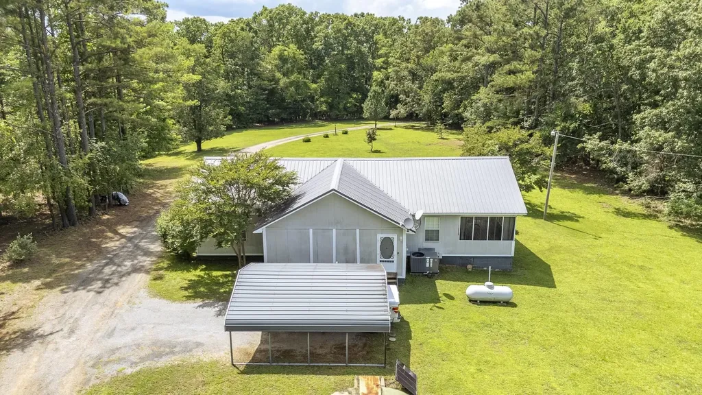 1640 Lick Creek Road Michie TN 38357