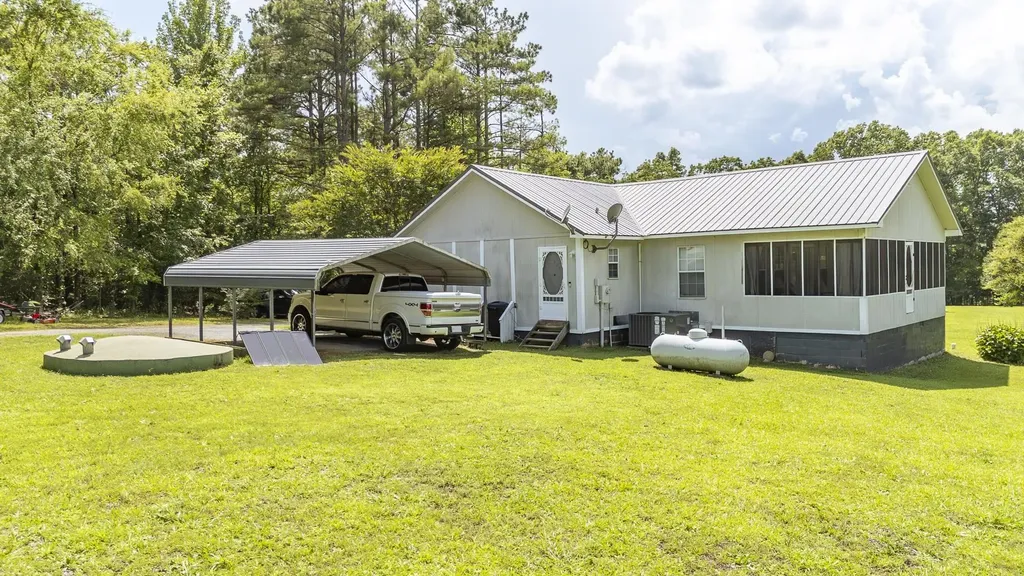 1640 Lick Creek Road Michie TN 38357