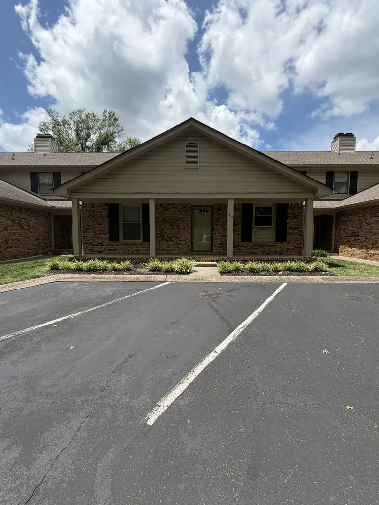318 Kingswood Court Clarksville TN 37043