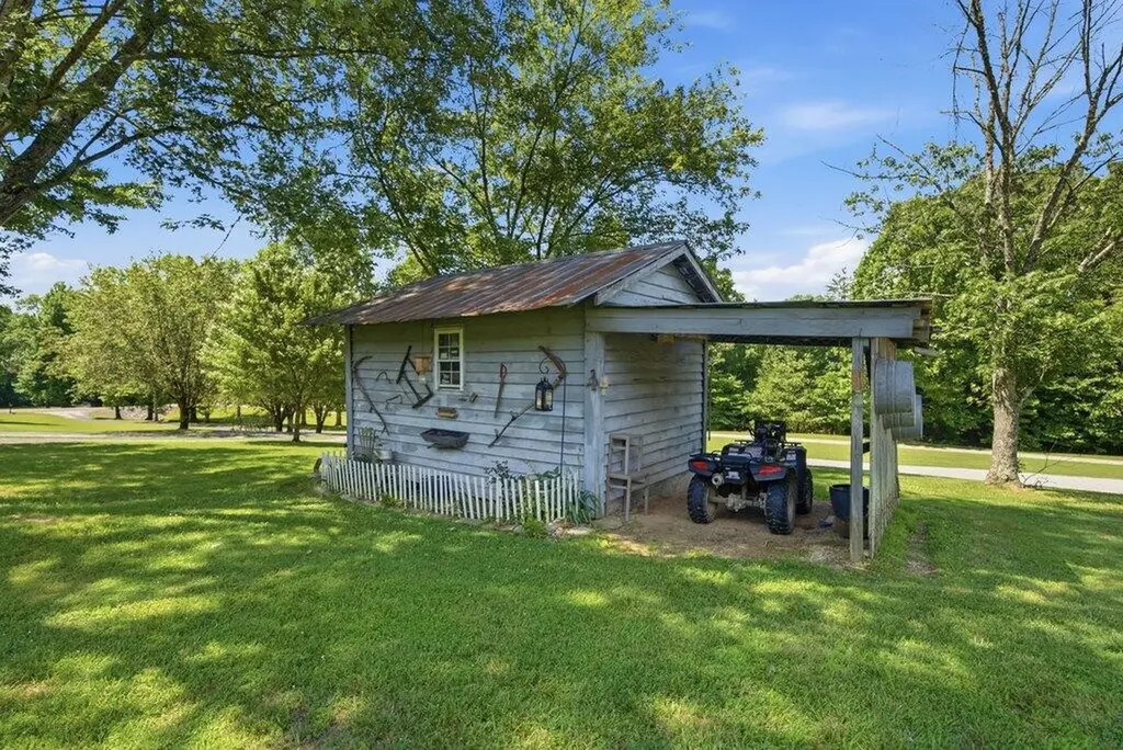 350 Piney Point Road Spring City TN 37381