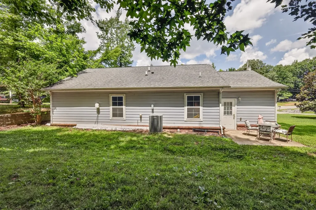 119 Silver Leaf Circle Dickson TN 37055