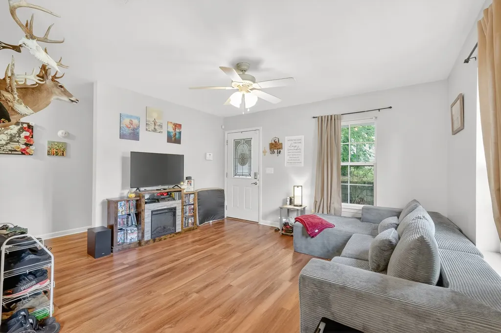 119 Silver Leaf Circle Dickson TN 37055