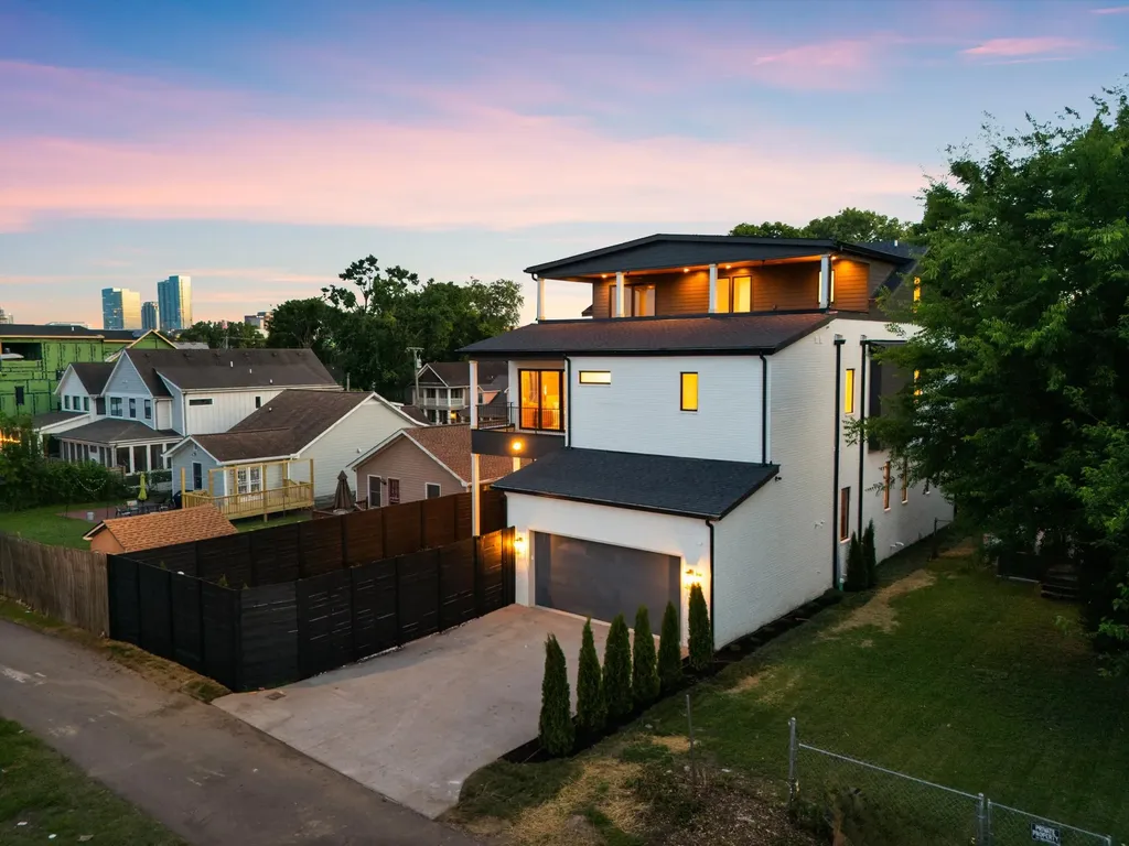 928 11th Ave, N Nashville TN 37208
