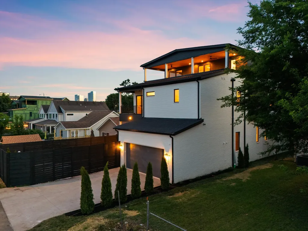 928 11th Ave, N Nashville TN 37208