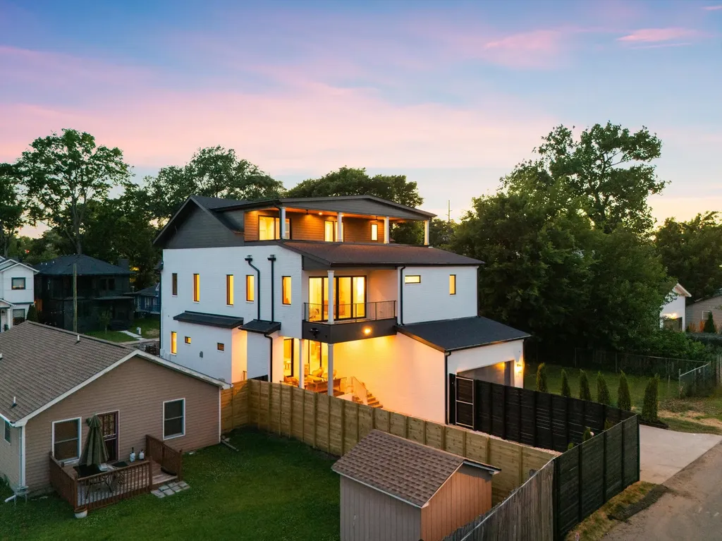 928 11th Ave, N Nashville TN 37208