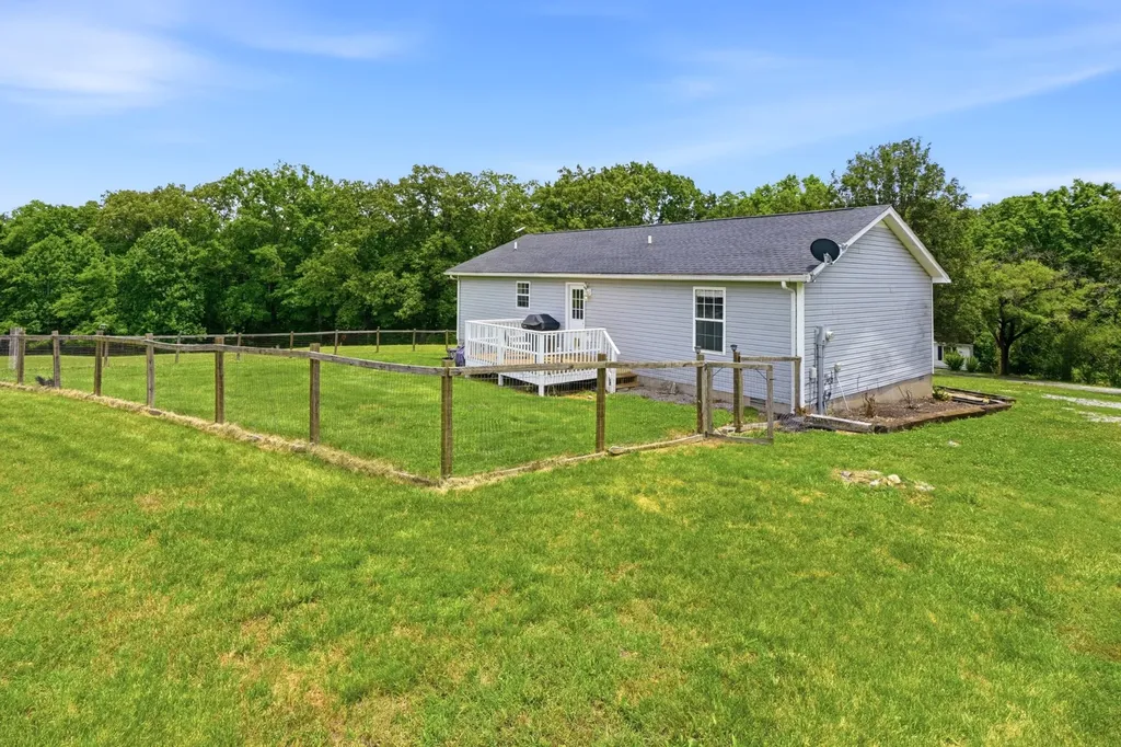 3166 Burr Road Springfield TN 37172