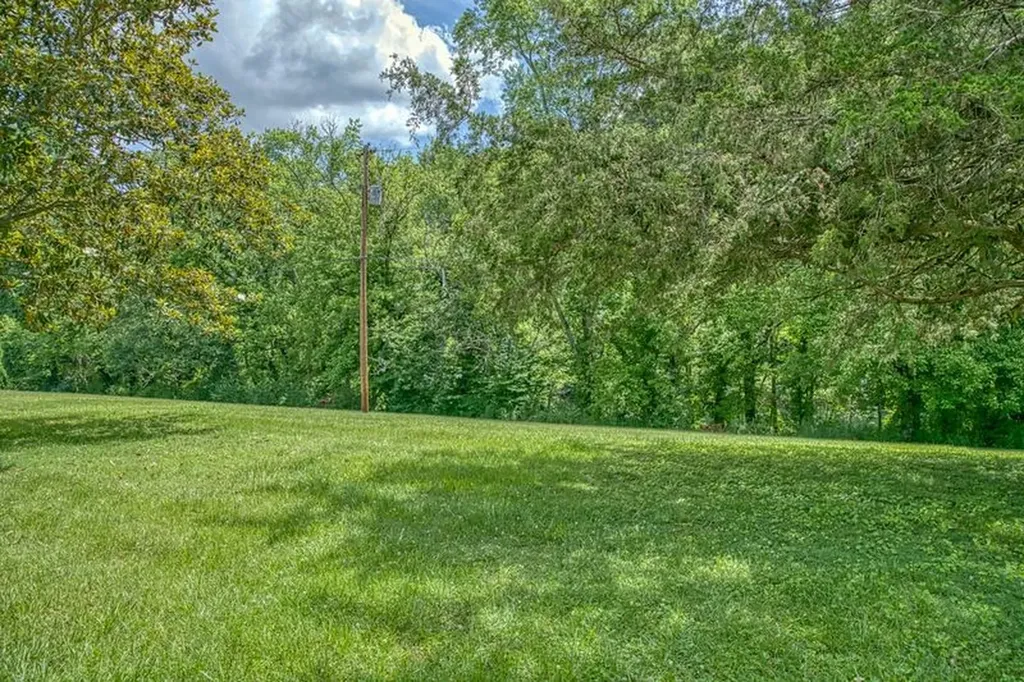 1221 Obey Drive Celina TN 38551
