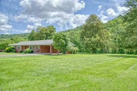 1221 Obey Drive Celina TN 38551
