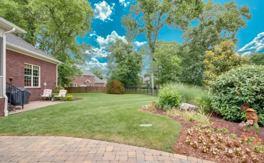 1910 Baskinbrook Court Murfreesboro TN 37130