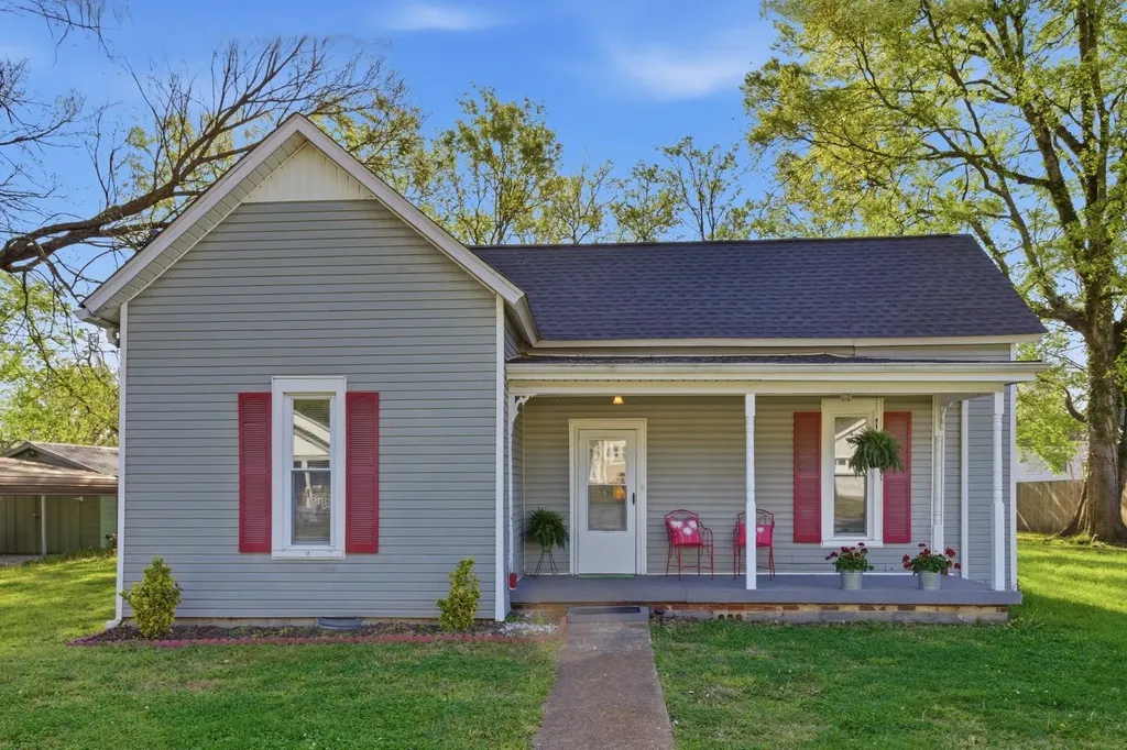102 South Locust Street Mount Pleasant TN 38474