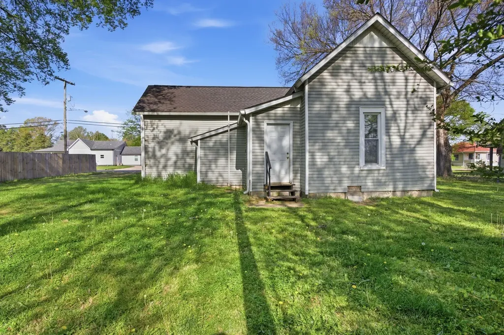 102 South Locust Street Mount Pleasant TN 38474