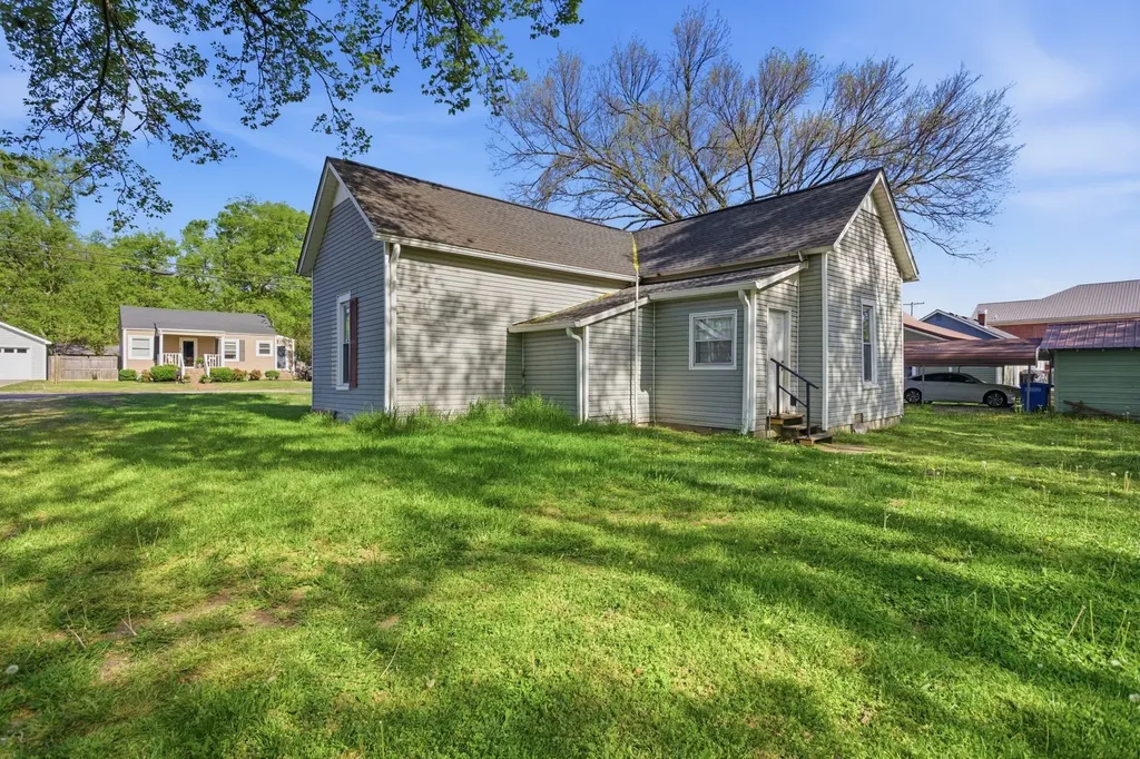 102 South Locust Street Mount Pleasant TN 38474