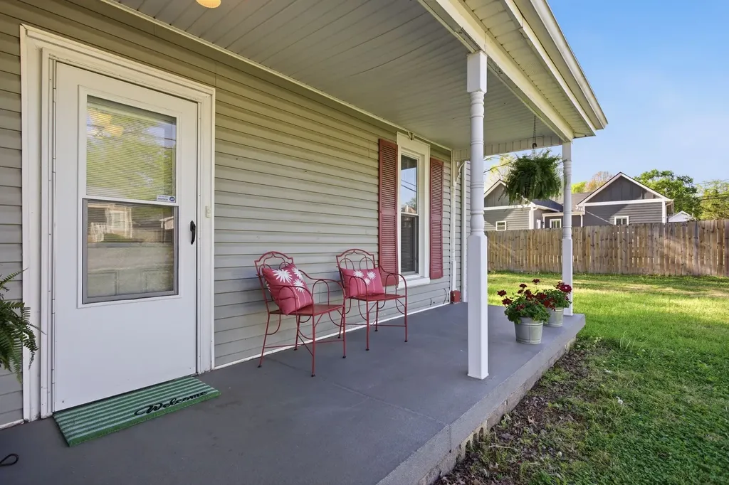 102 South Locust Street Mount Pleasant TN 38474