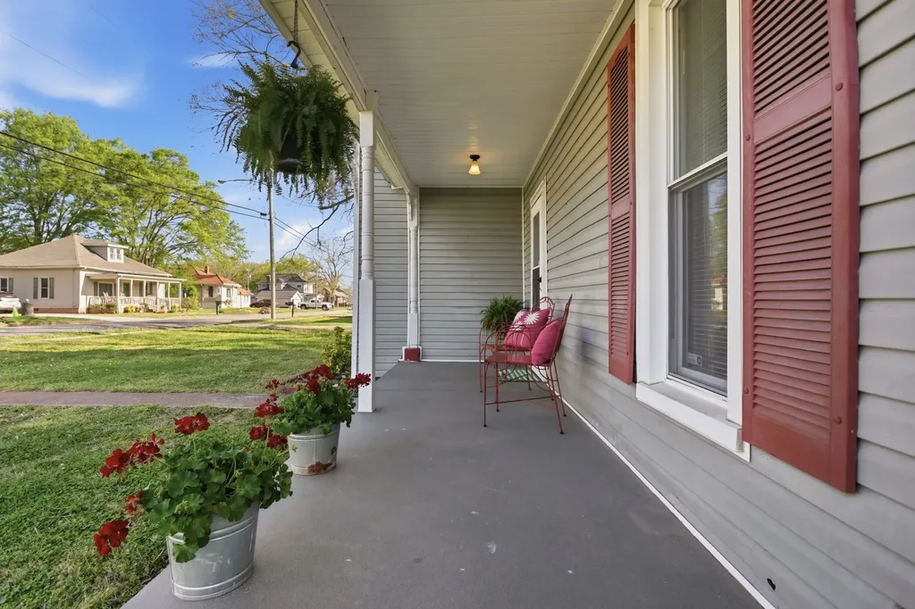 102 South Locust Street Mount Pleasant TN 38474