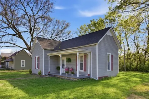 102 South Locust Street Mount Pleasant TN 38474