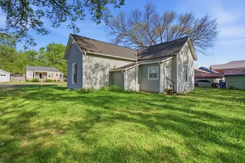 102 South Locust Street Mount Pleasant TN 38474
