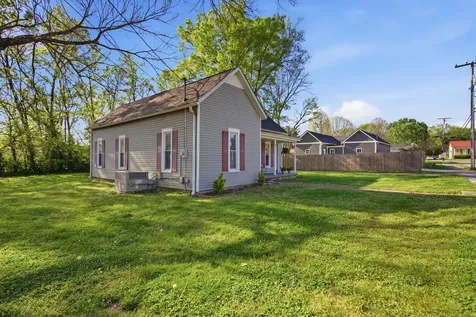 102 South Locust Street Mount Pleasant TN 38474