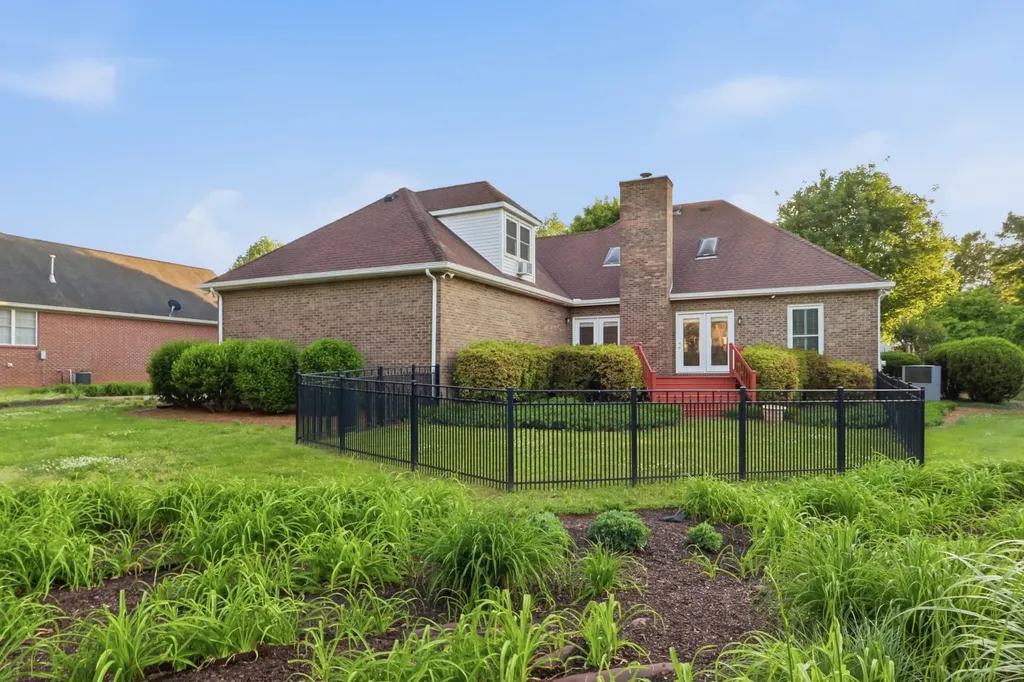 1907 Chartwell Court Murfreesboro TN 37130